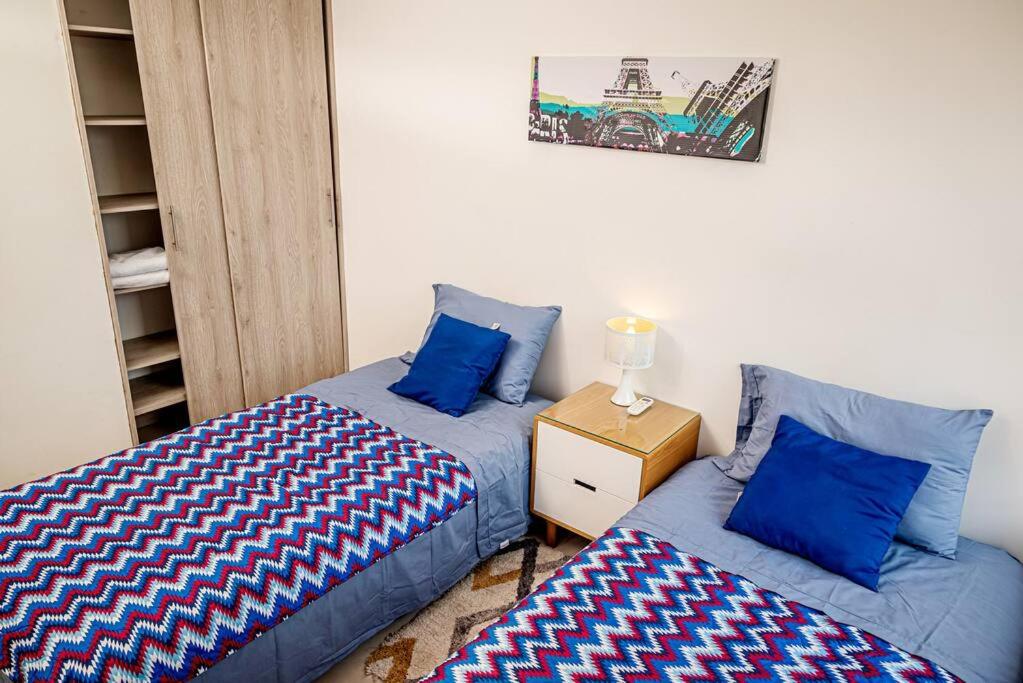 Postel nebo postele na pokoji v ubytování Marquis Enclave, Condo With Pool Access and More