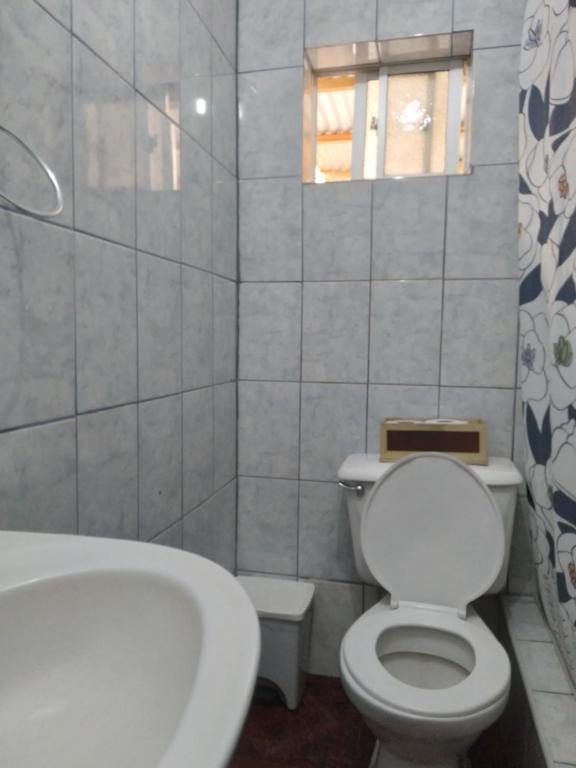 Kopalnica v nastanitvi Hare o Ahani