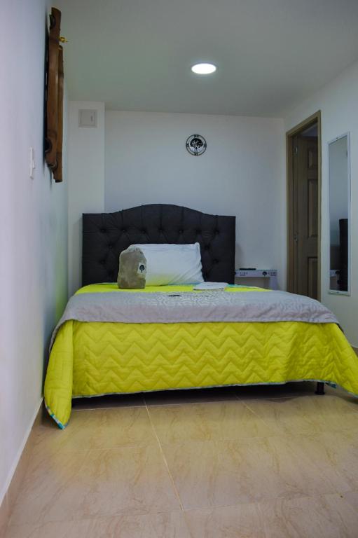 Postel nebo postele na pokoji v ubytování Ayenda Ceiba Rooms
