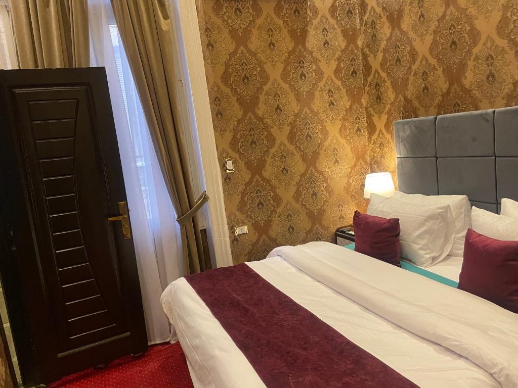Postel nebo postele na pokoji v ubytování Cairo Inn