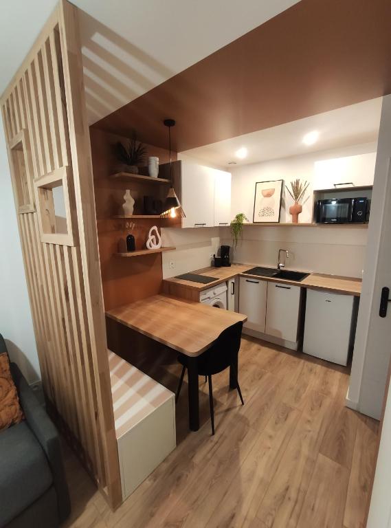 a small kitchen with a table in a room at Calme et cosy, proche hyper centre de Nantes in Nantes