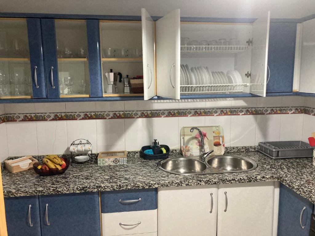 A kitchen or kitchenette at Casa Cueva Rural Estación de Guadix