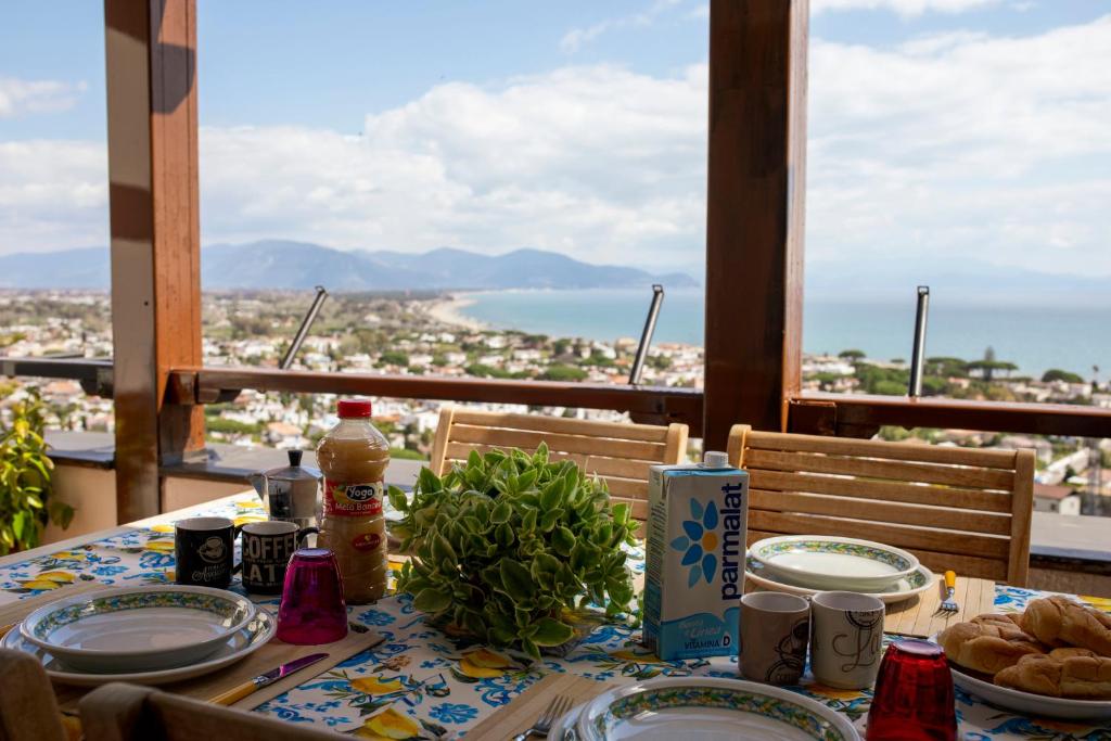 a table with food and a view of the ocean at Casa Di Ulisse Vista Mare-Free Parking-Wi-Fi in San Felice Circeo