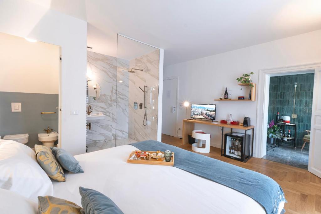 Llit o llits en una habitació de Archè Design Rooms and Suites
