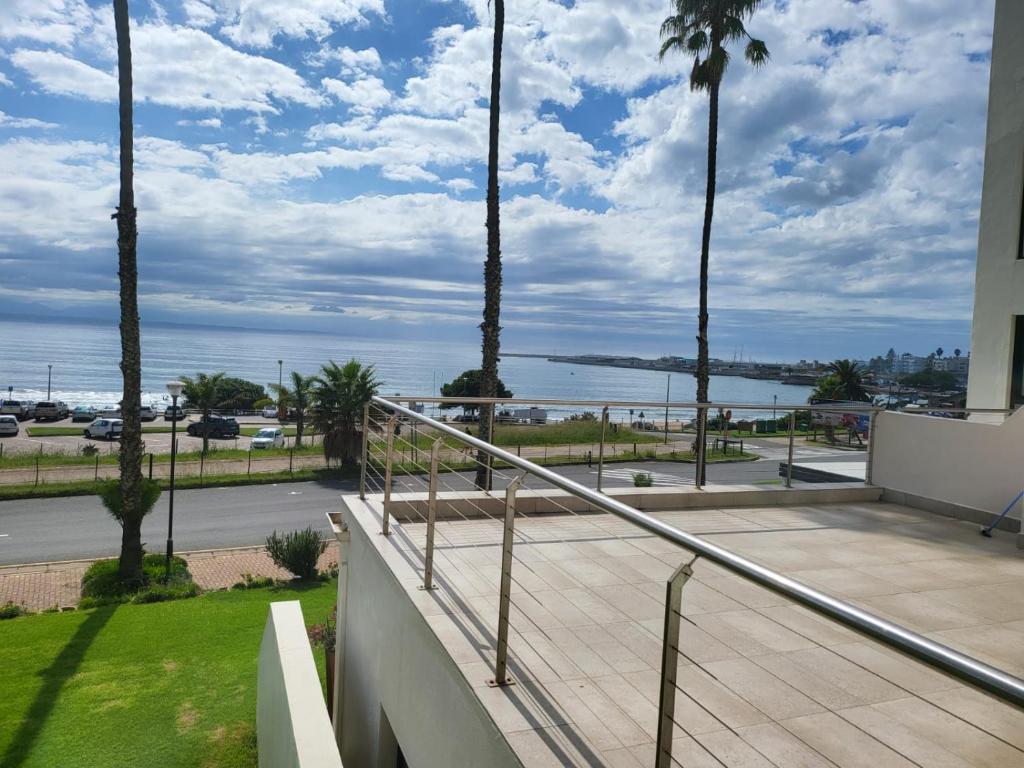 13 at Santos - Image 15