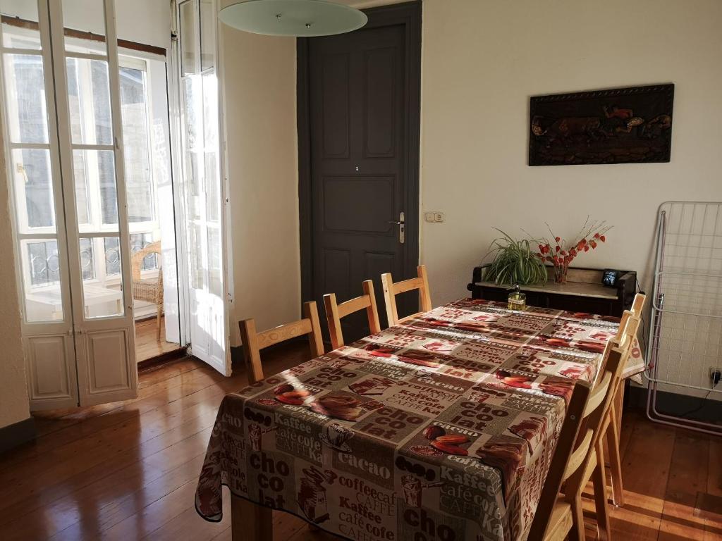 TV a/nebo společenská místnost v ubytování Hostal del Arquitecto