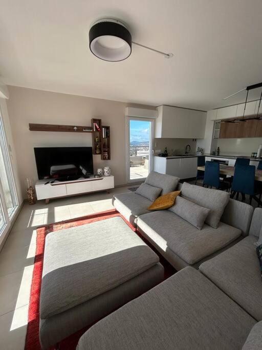 Posedenie v ubytovaní Superbe appartement 3 chambres à Grasse