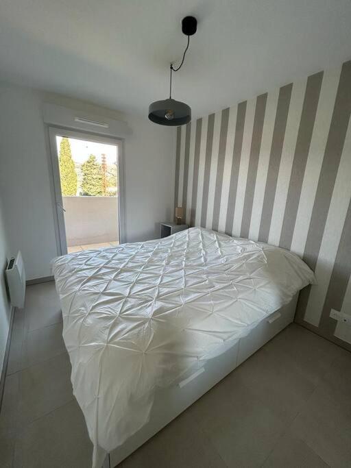Posteľ alebo postele v izbe v ubytovaní Superbe appartement 3 chambres à Grasse
