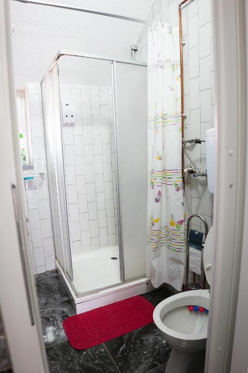 Koupelna v ubytování Rooms Busujok