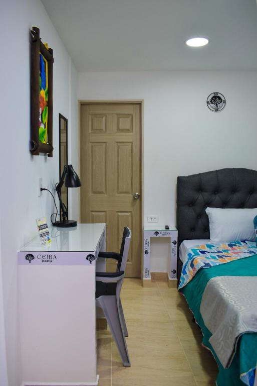 Postel nebo postele na pokoji v ubytování Ayenda Ceiba Rooms