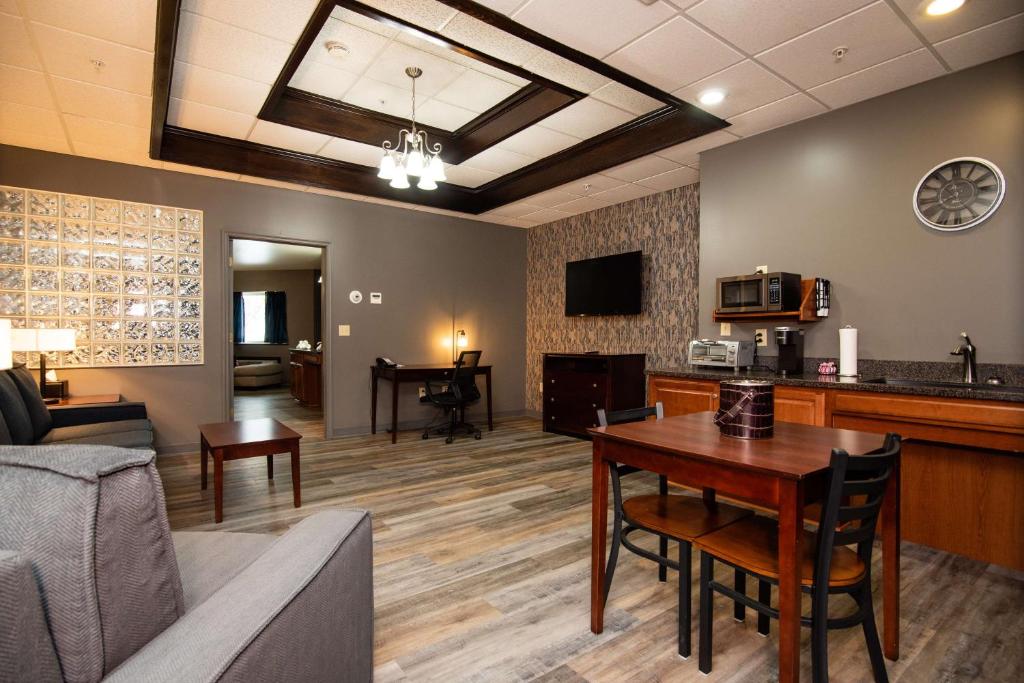 Kuchyň nebo kuchyňský kout v ubytování Best Western Plus Plattsburgh