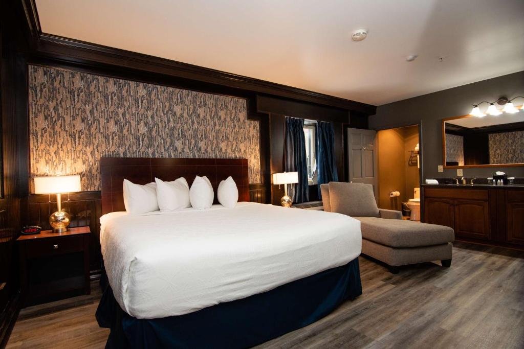 Postel nebo postele na pokoji v ubytování Best Western Plus Plattsburgh