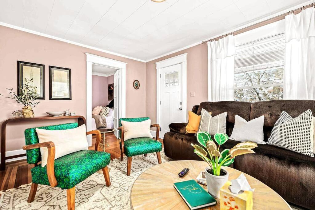 Eclectic Bungalow in the Heart of Royal Oak, Royal Oak (updated prices