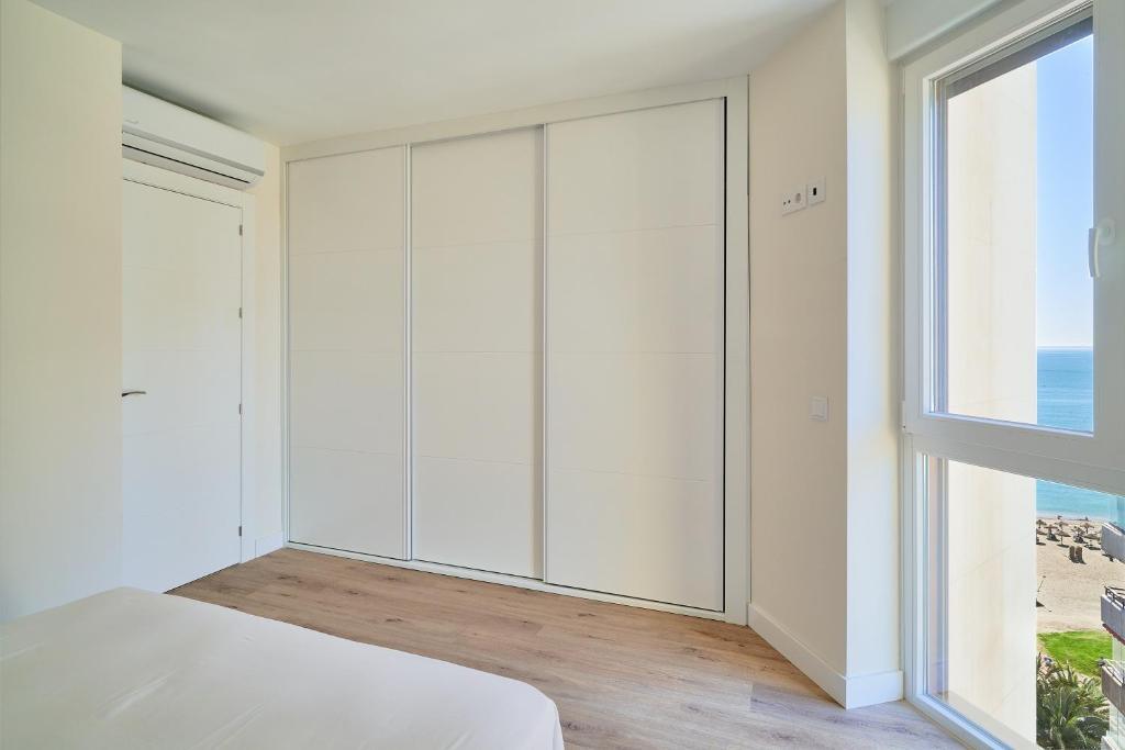 Łóżko lub łóżka w pokoju w obiekcie Impresionante apartamento en Playa de la Malagueta