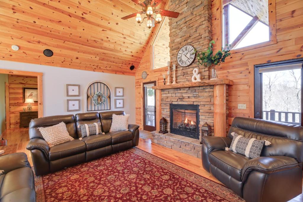 Sparta Cabin Stay with Gas Grill and Mountain Views!, Sparta (updated