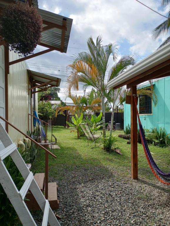 Zahrada ubytování Container House Cahuita
