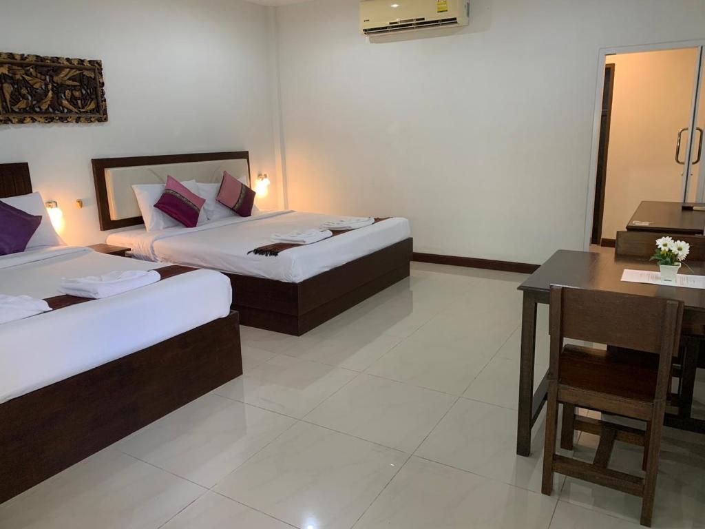 Phuket Airport Villa - Resim 8