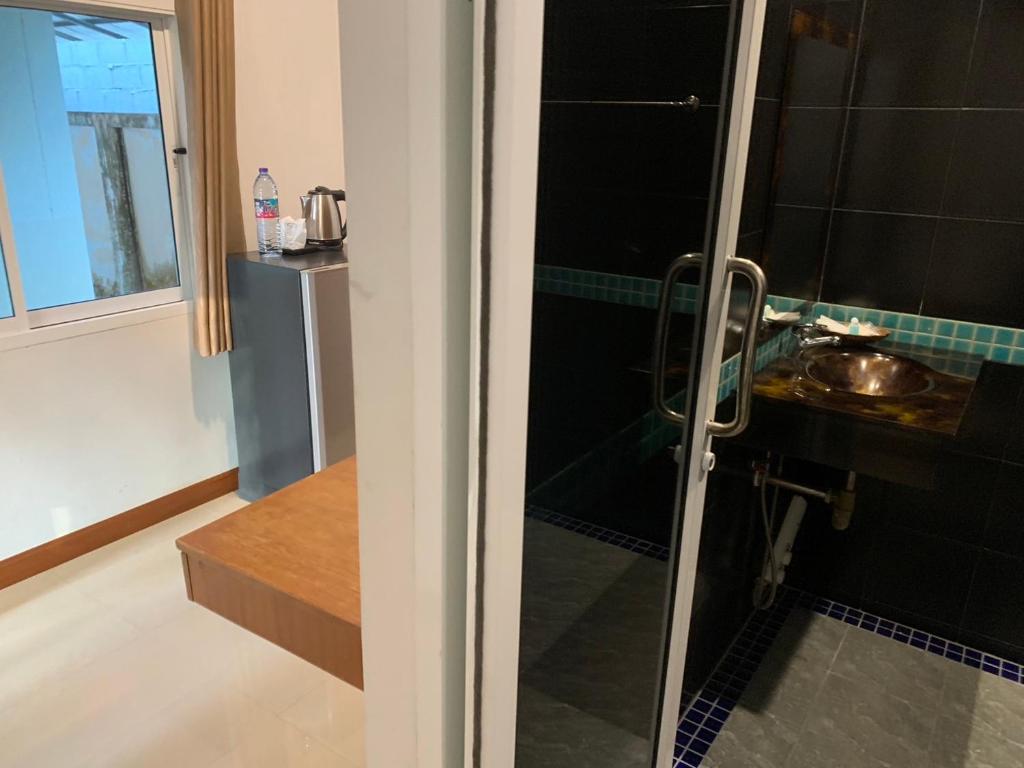 Phuket Airport Villa - Resim 16