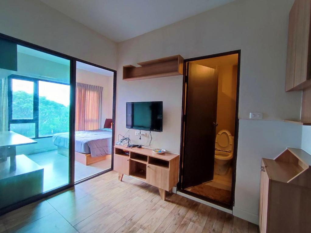 Deluxe Room at Tree Boutique Condo by Suwan Style Agency - Resim 16