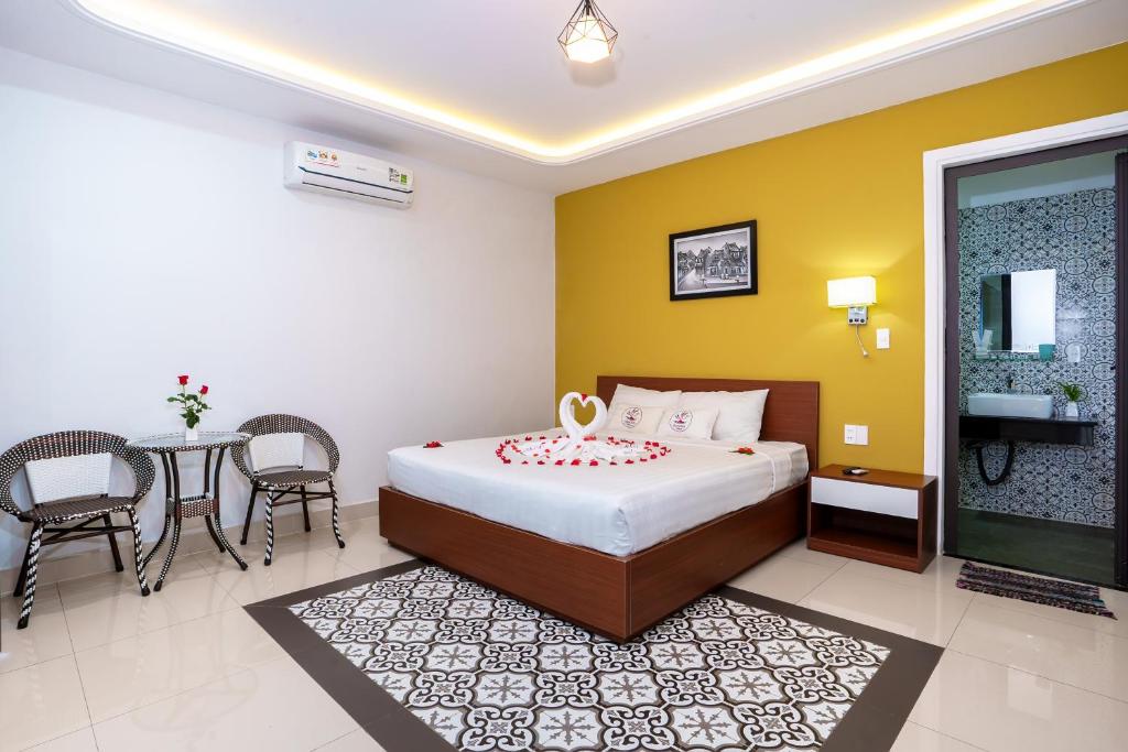 Giường trong phòng chung tại HAI DAO HOI AN VILLA