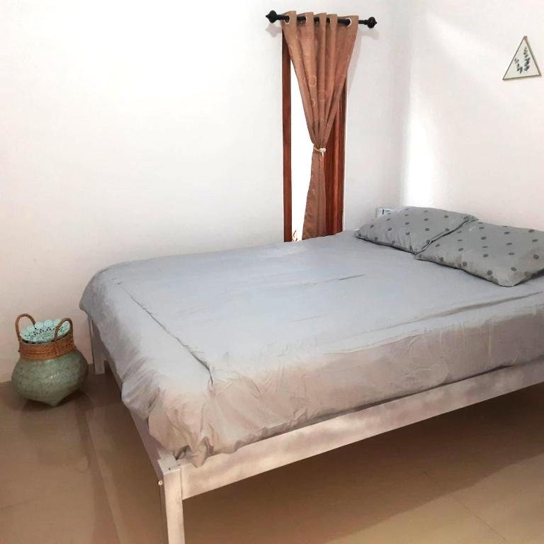 Postel nebo postele na pokoji v ubytování rindoe jogja holiday home
