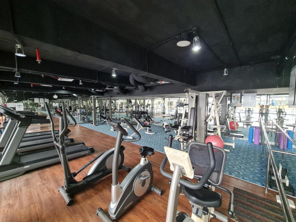 Fitness centrum a/nebo fitness zařízení v ubytování SUN GARDEN Studio and Residences at South China Sea Place Suites