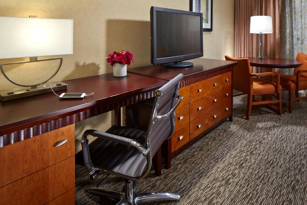 Anaheim Portofino Inn & Suites photo