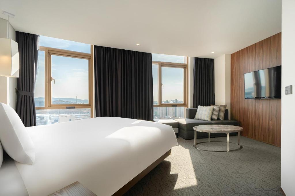 TV a/nebo společenská místnost v ubytování Staz Hotel Ulsan