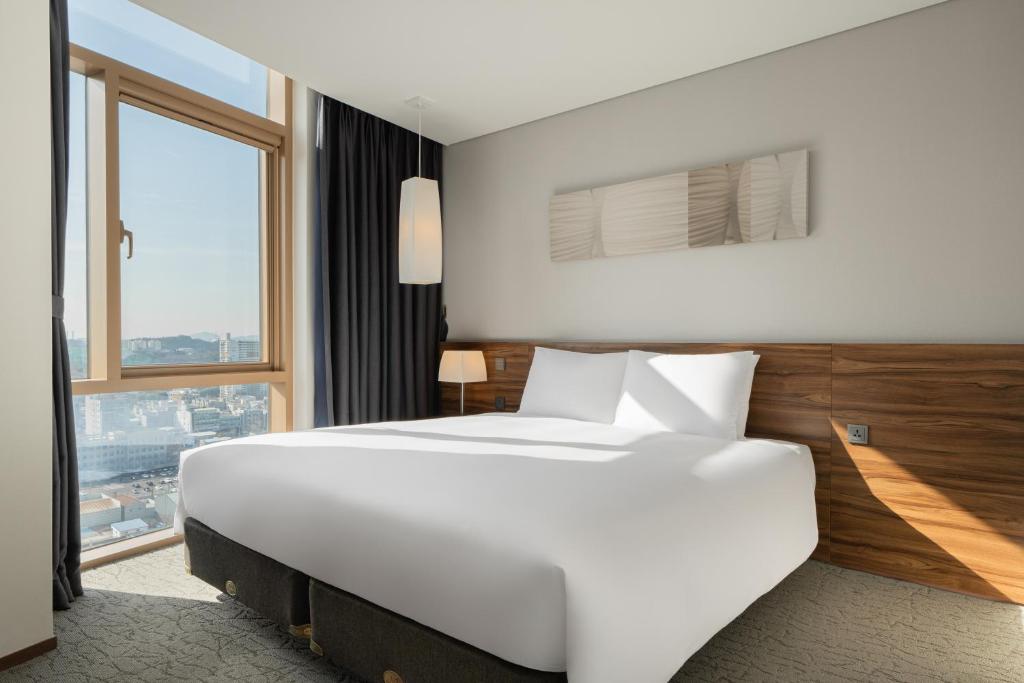 Postel nebo postele na pokoji v ubytování Staz Hotel Ulsan