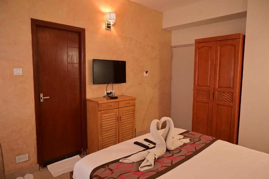 Postel nebo postele na pokoji v ubytování Grand Cascade Chennai