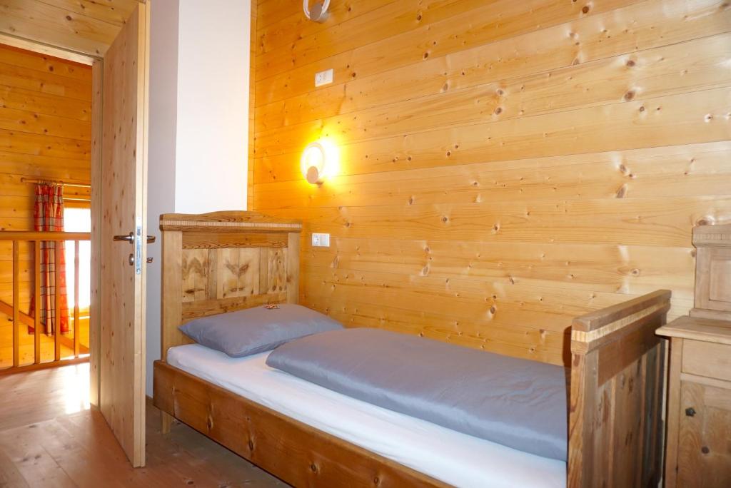 Postel nebo postele na pokoji v ubytování Bergchalet Refugium Martius