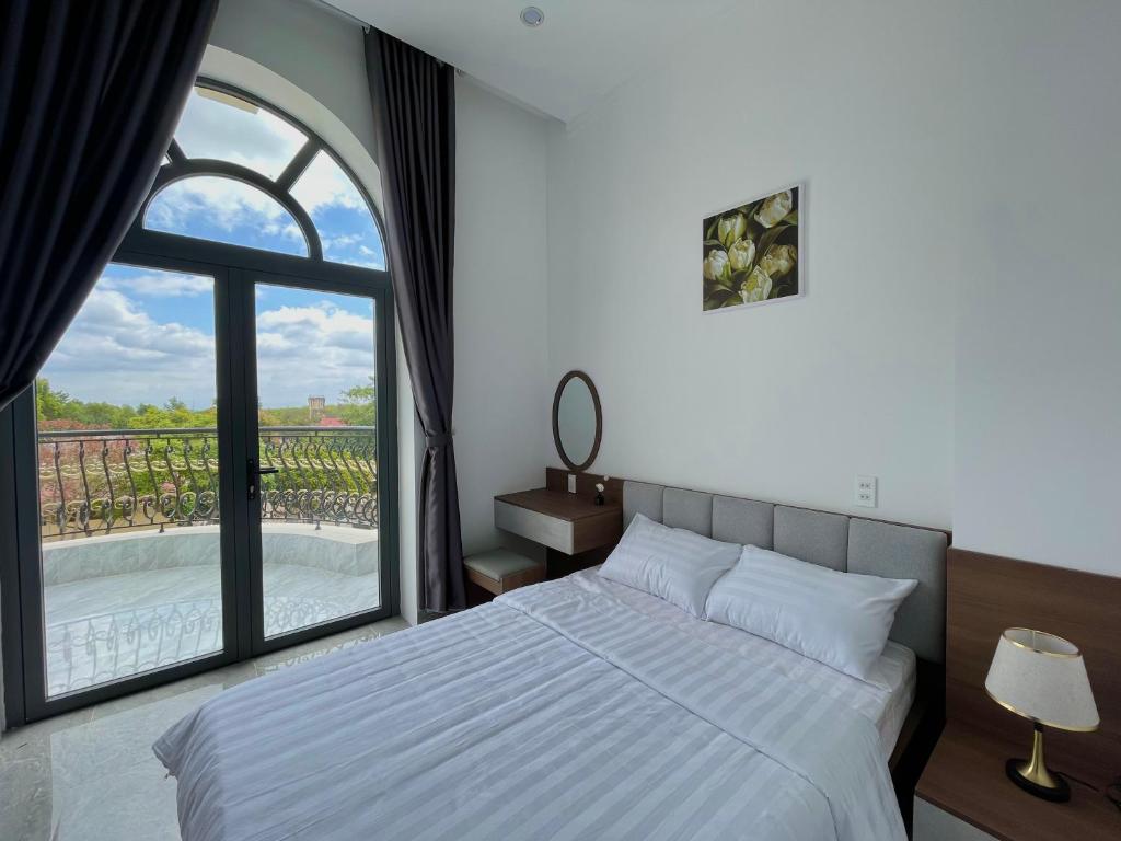 Кровать или кровати в номере Nine Hotel Gia Lai