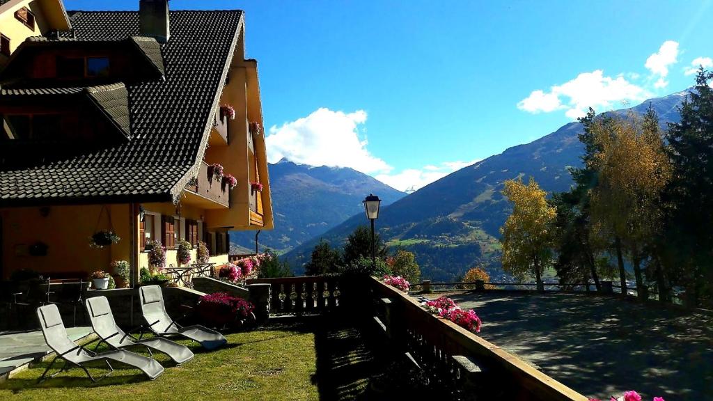 Nespecifikovaný výhled na hory nebo výhled na hory při pohledu z aparthotelu