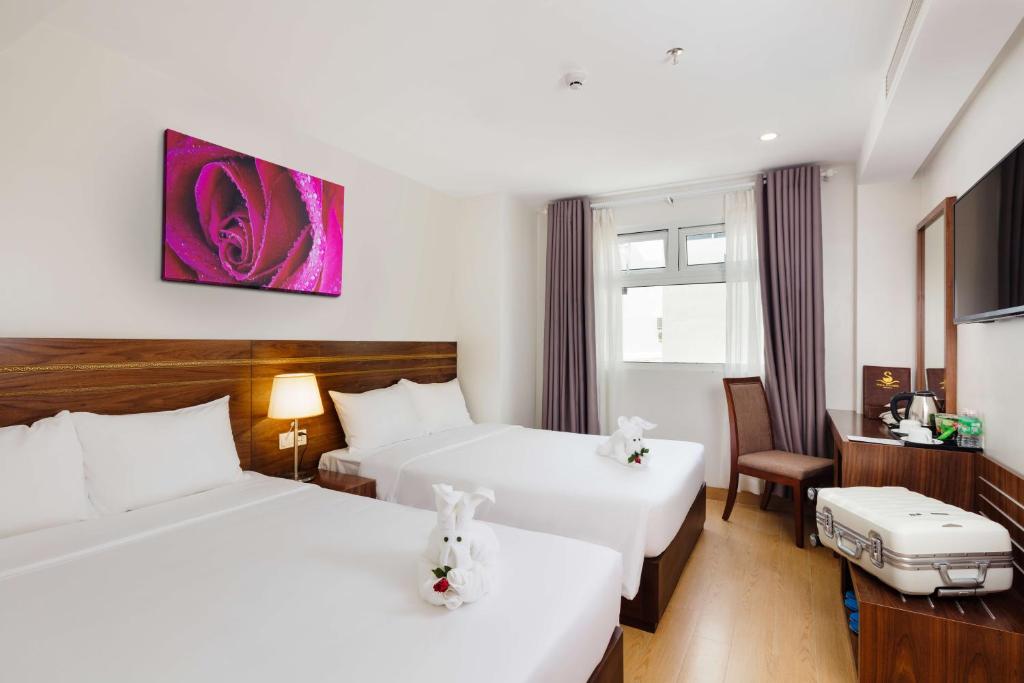 Giường trong phòng chung tại Sea Pearl Hotel
