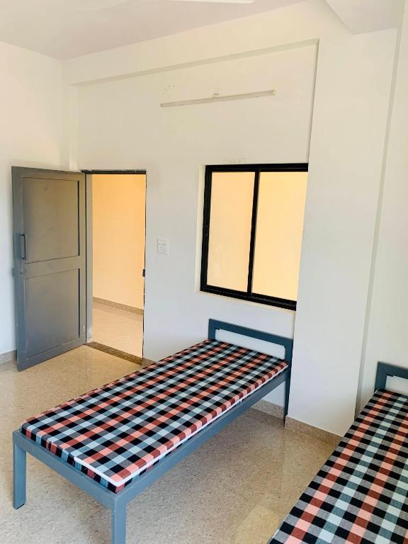 JSR Boys Hostel - Pratap Nagar客房内的一张或多张床位
