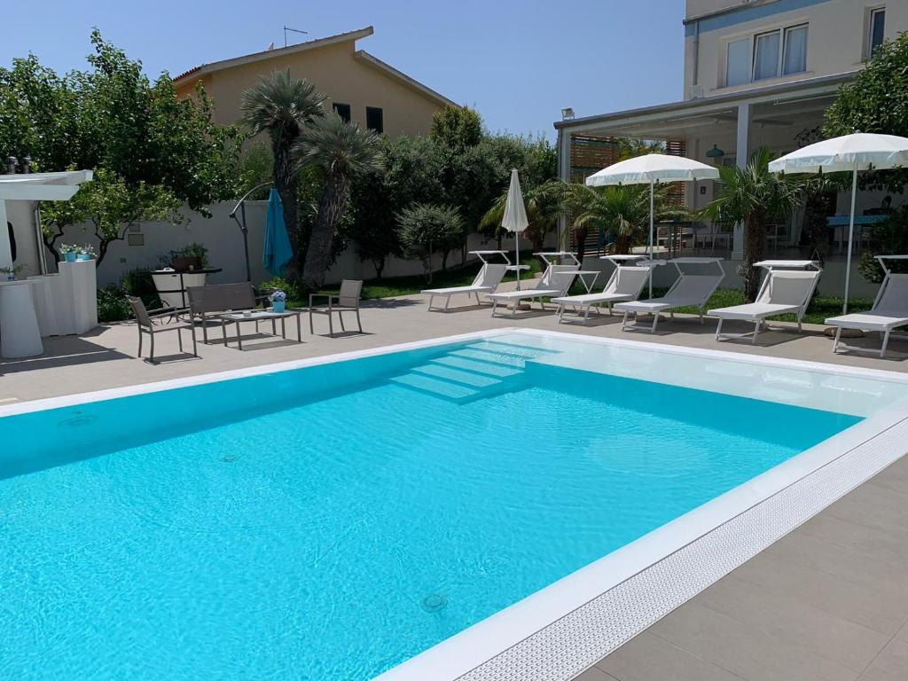 Bazén v ubytování B&B Villa Eraclea nebo v jeho okolí