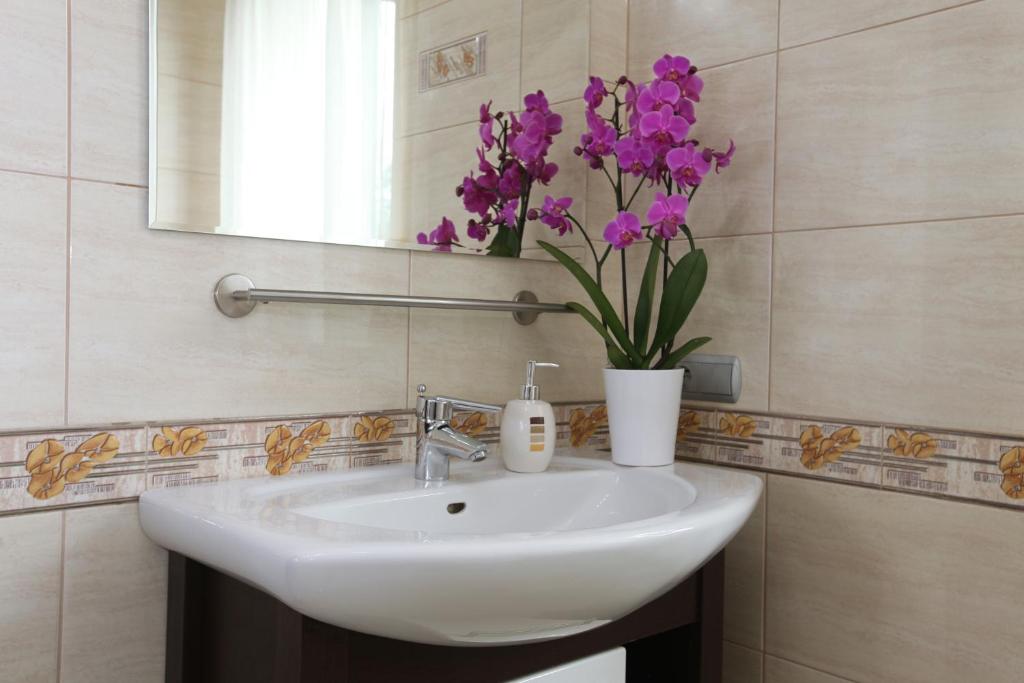 10 Bed And Breakfast - 3