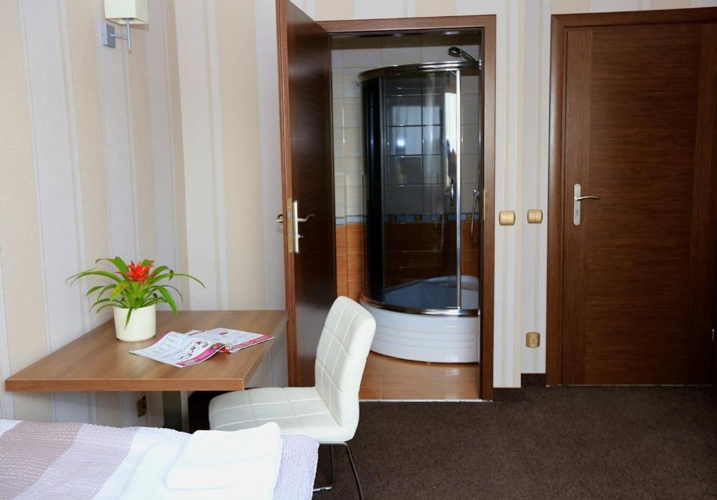 10 Bed And Breakfast - 2