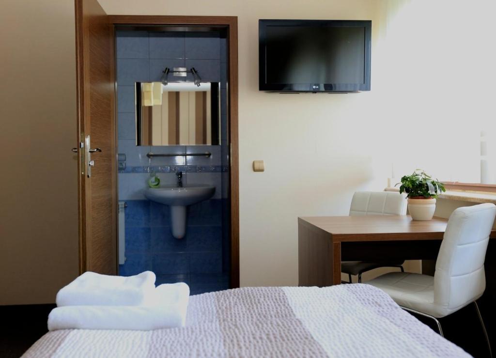 10 Bed And Breakfast - 1