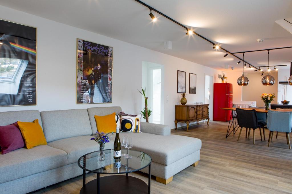 a living room with a couch and a table at Ferienwohnung Vino in Cochem