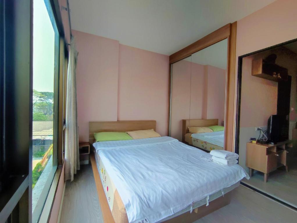 Deluxe Room at Tree Boutique Condo by Suwan Style Agency - Resim 2