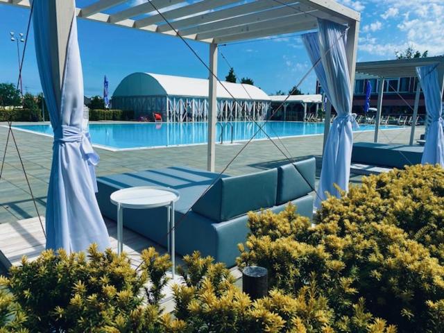 The swimming pool at or close to Kerkira pub&restaurant