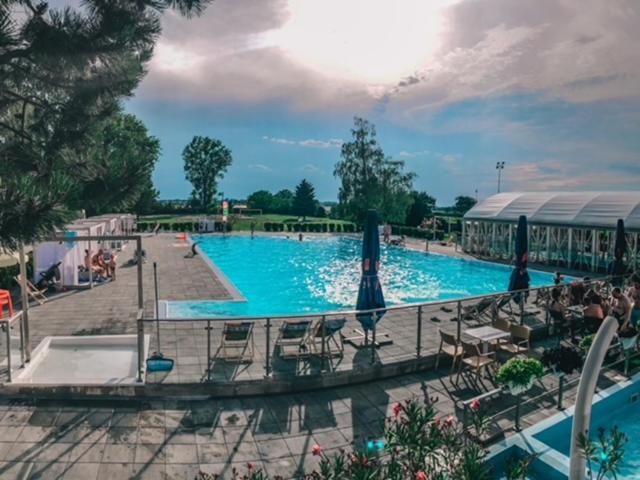 The swimming pool at or close to Kerkira pub&restaurant