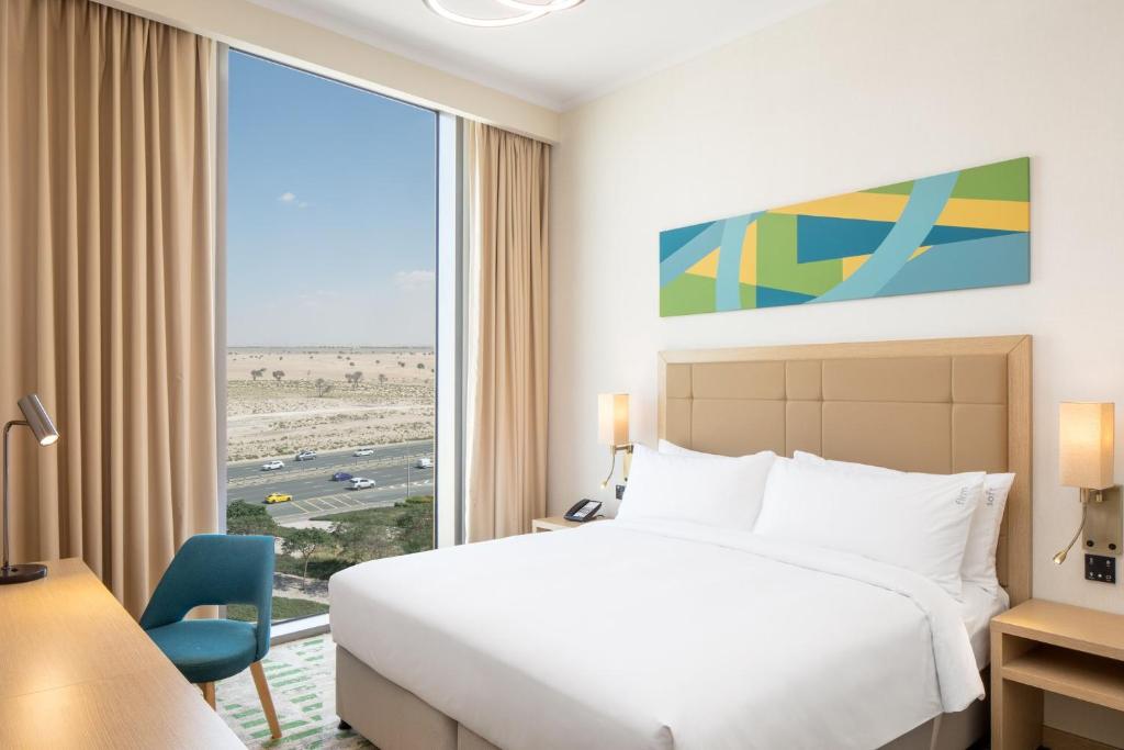 Holiday Inn & Suites - Dubai Science Park by IHG - Resim 36