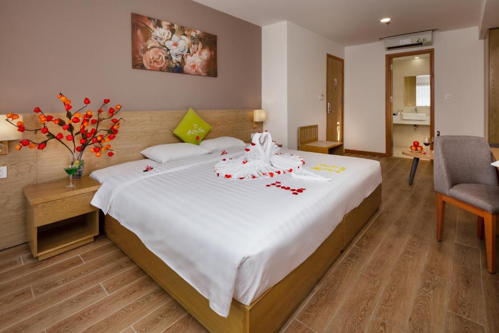 Giường trong phòng chung tại Ale Nha Trang Hotel
