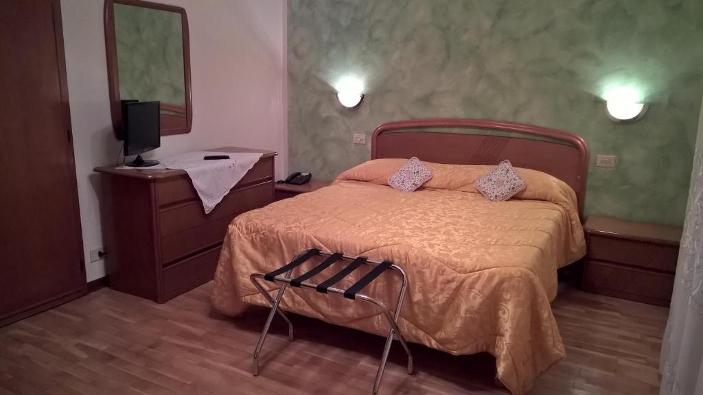 Cecco di Nara - Estudio