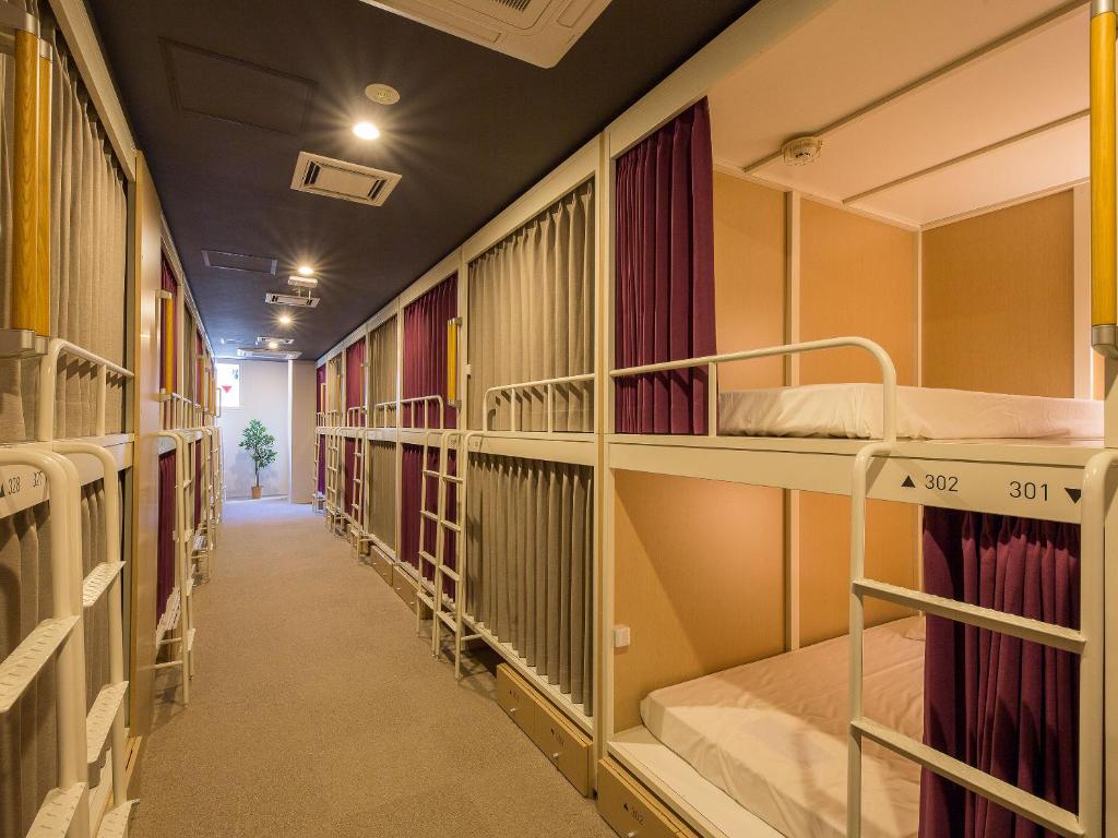 Palanda nebo palandy na pokoji v ubytování Hotel Plus Hostel SAPPORO