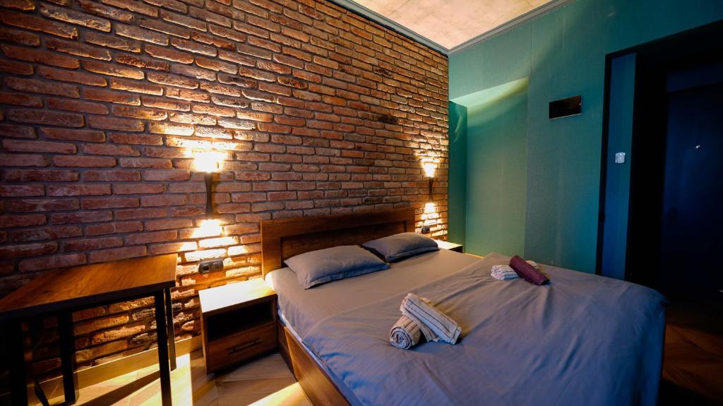 Anbani Apartments - City Center - King Studio