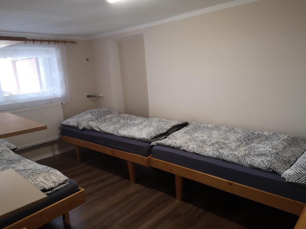 מיטה או מיטות בחדר ב-Apartmán u Moniky