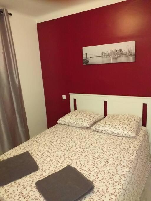 Zdjęcie z galerii obiektu Domus cesar, parking, wifi, gare et arènes w mieście Nîmes